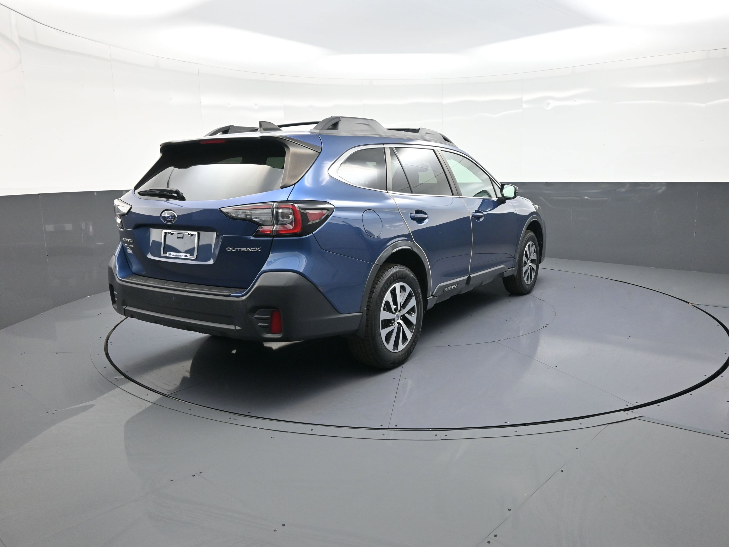 Used 2020 Subaru Outback Premium image 3