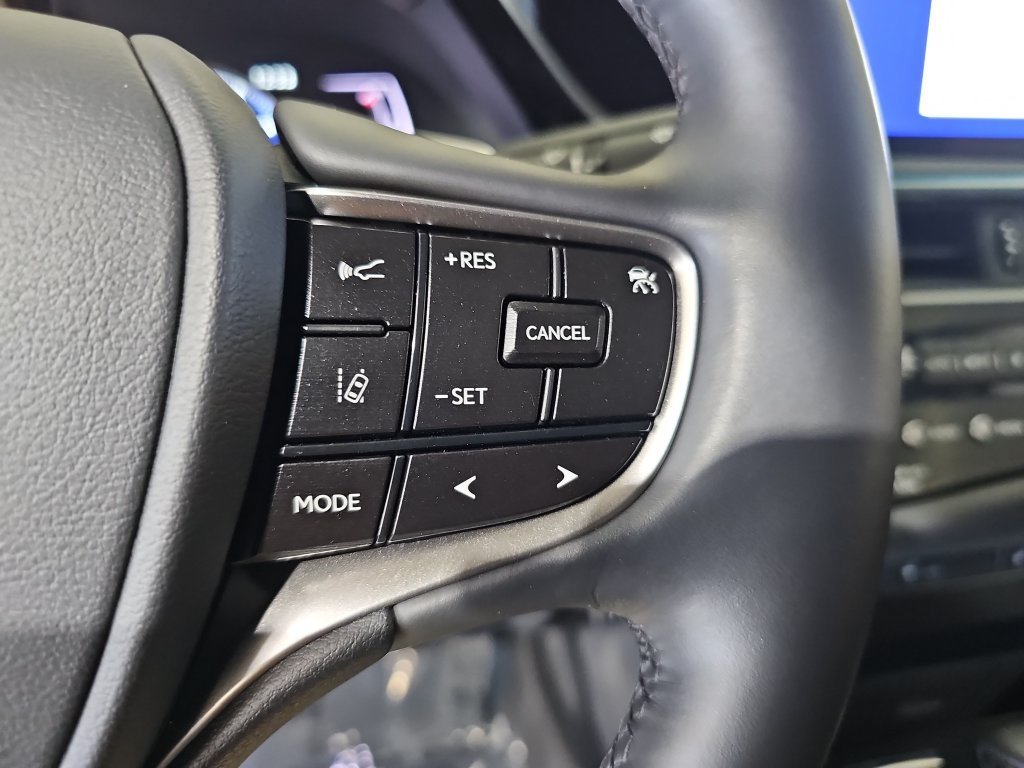Certified 2025 Lexus ES 350 w/ Premium Package FWD image 17