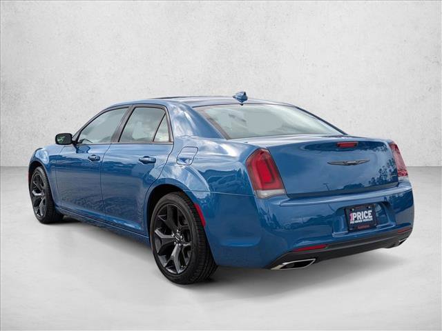 Used 2023 Chrysler 300 Touring w/ Sport Appearance Package image 8