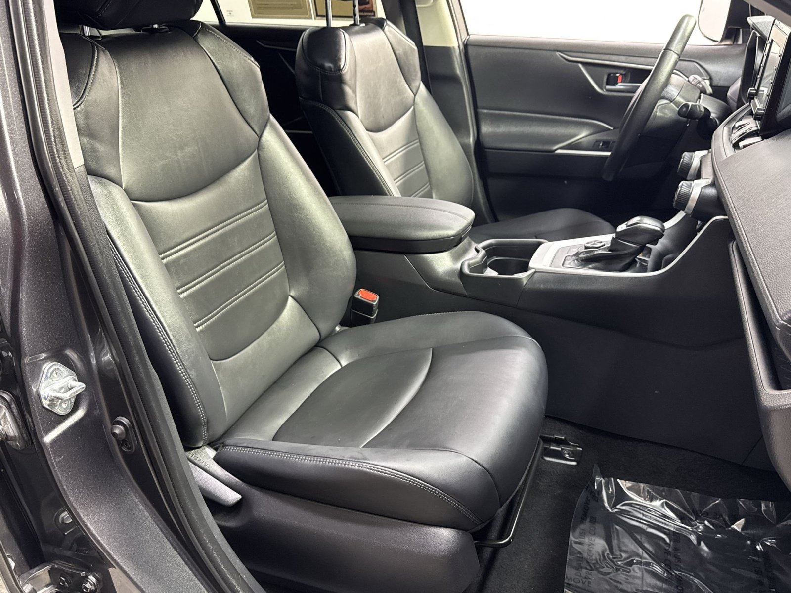 Used 2021 Toyota RAV4 XLE Premium AWD/4WD image 40