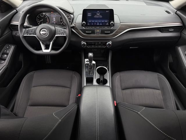 Used 2024 Nissan Altima 2.5 SV FWD image 11