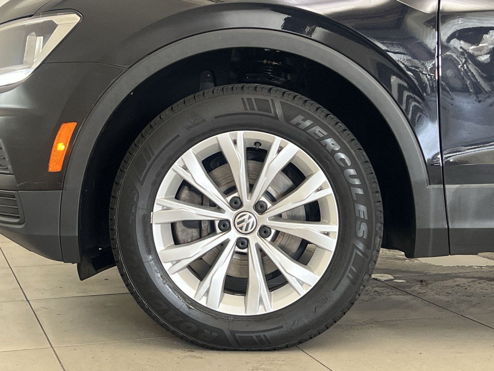Used 2018 Volkswagen Tiguan SE AWD/4WD image 11