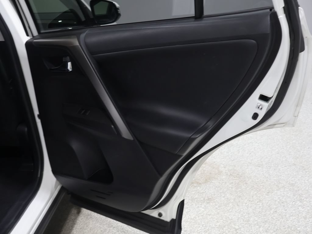 Used 2018 Toyota RAV4 XLE w/ Plus Extra Value Package AWD/4WD image 21