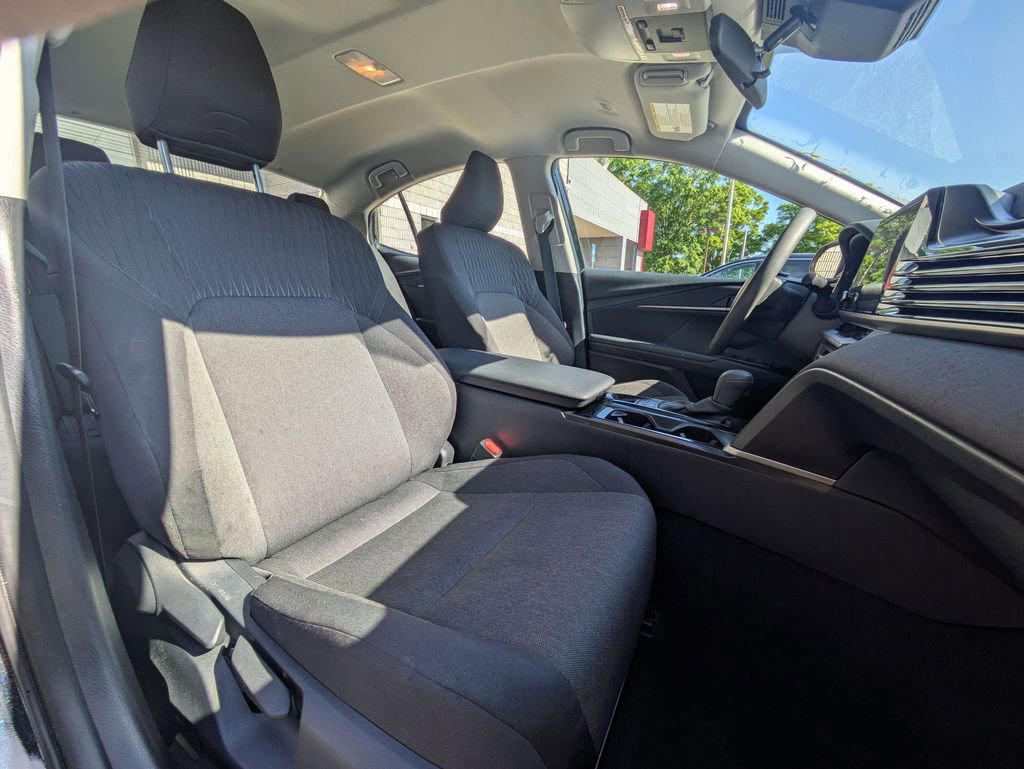 Used 2025 Toyota Camry LE FWD image 31