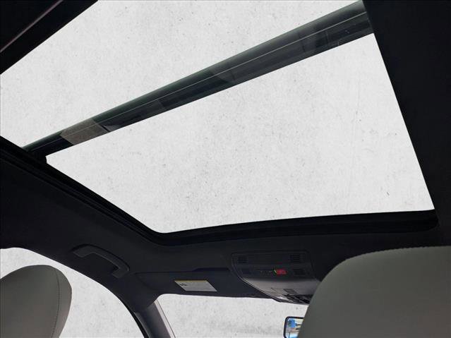 Used 2021 Volkswagen Tiguan SE R-Line image 18