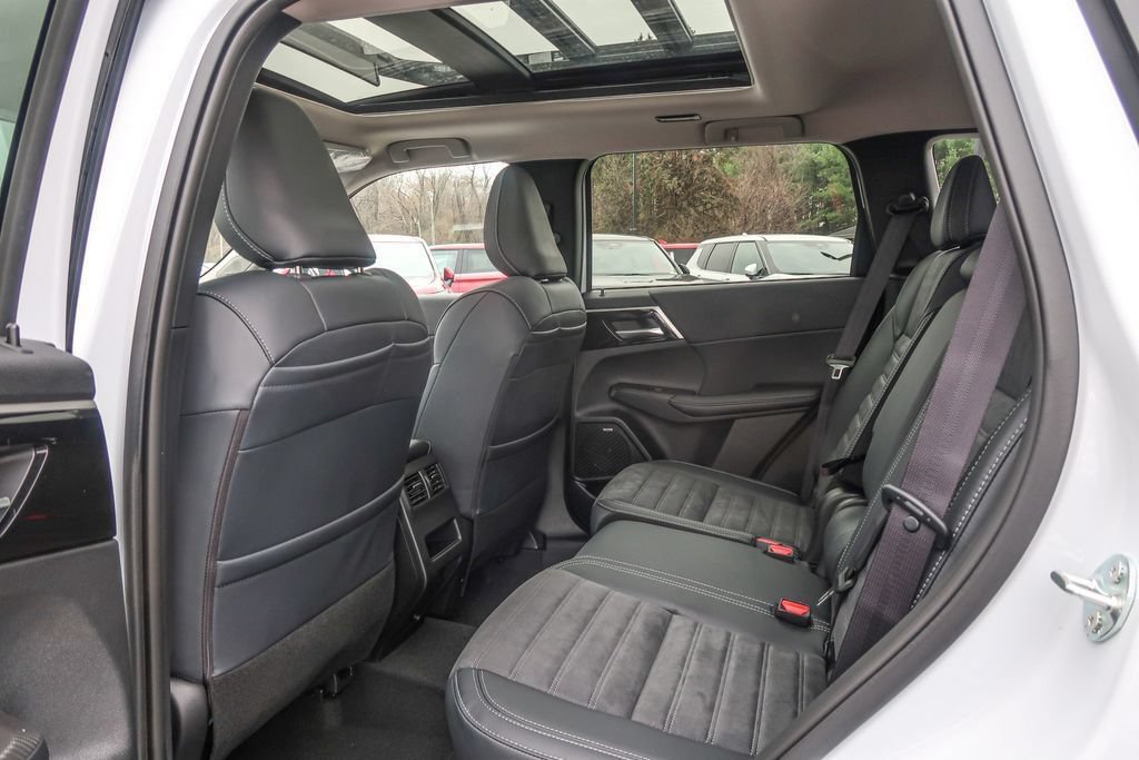 New 2026 Mitsubishi Outlander AWD image 24