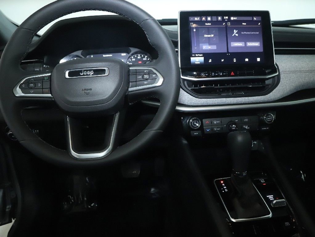 Used 2024 Jeep Compass Latitude image 28