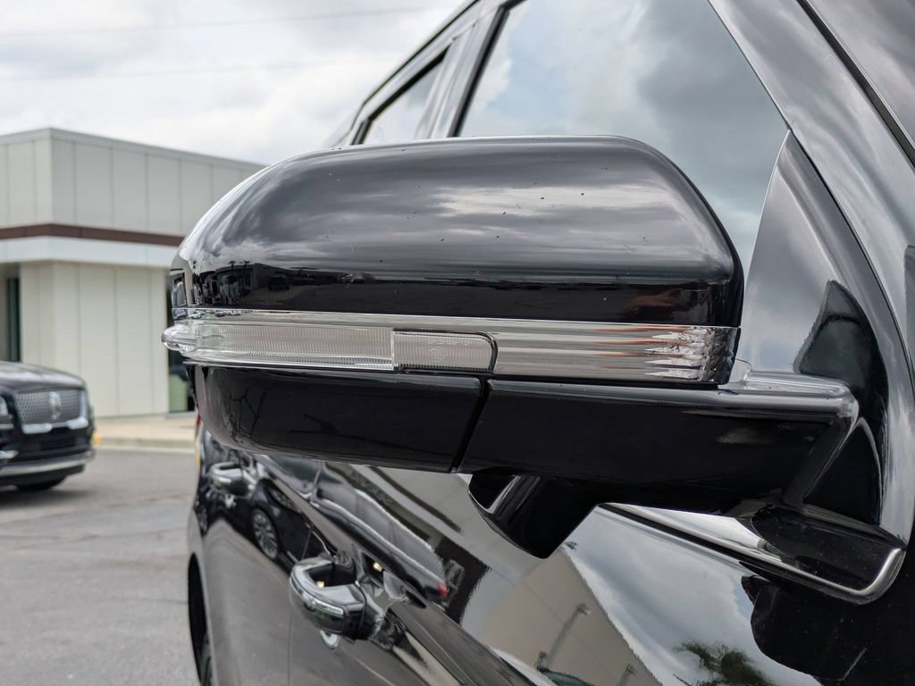 Used 2023 Lincoln Navigator L Reserve AWD/4WD image 12