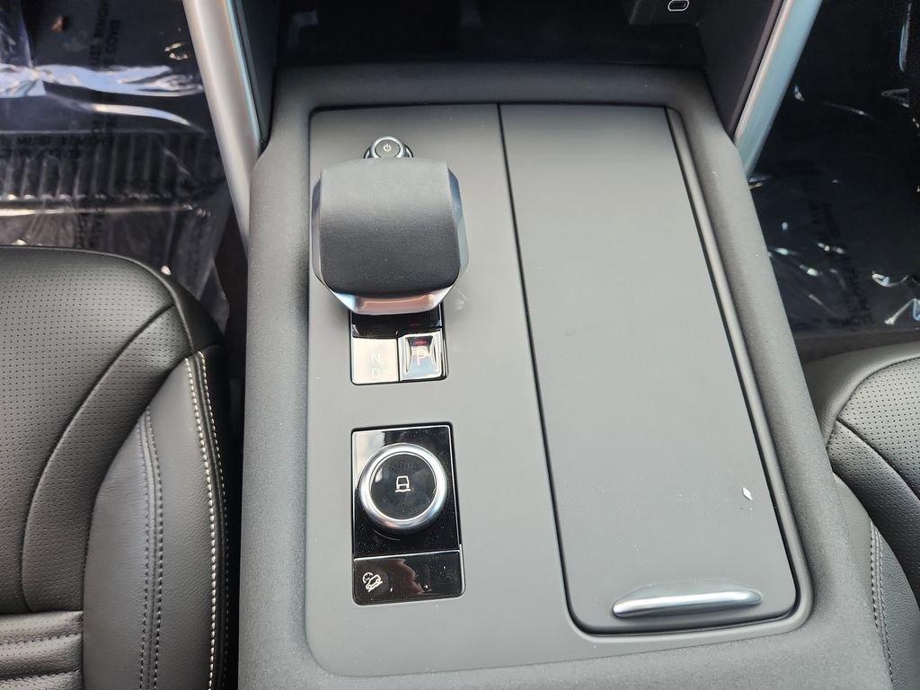 Certified 2025 Land Rover Discovery S AWD/4WD image 16