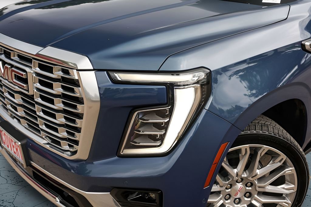Used 2026 GMC Yukon Denali w/ Denali Reserve Package image 3