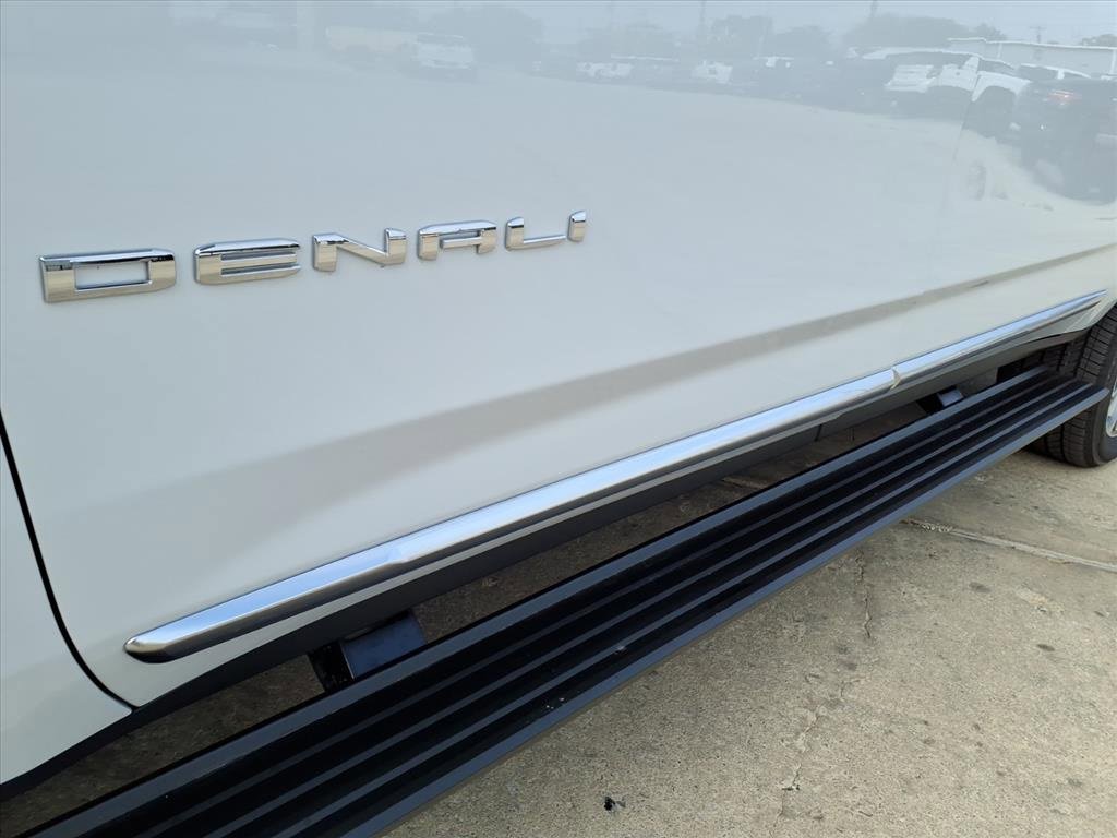 New 2026 GMC Yukon XL Denali w/ Denali Reserve Package image 27