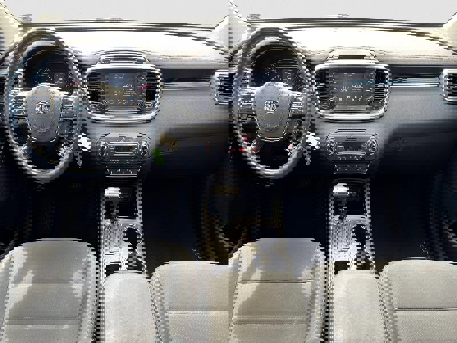 Used 2019 Kia Sorento LX w/ LX Convenience Package image 13