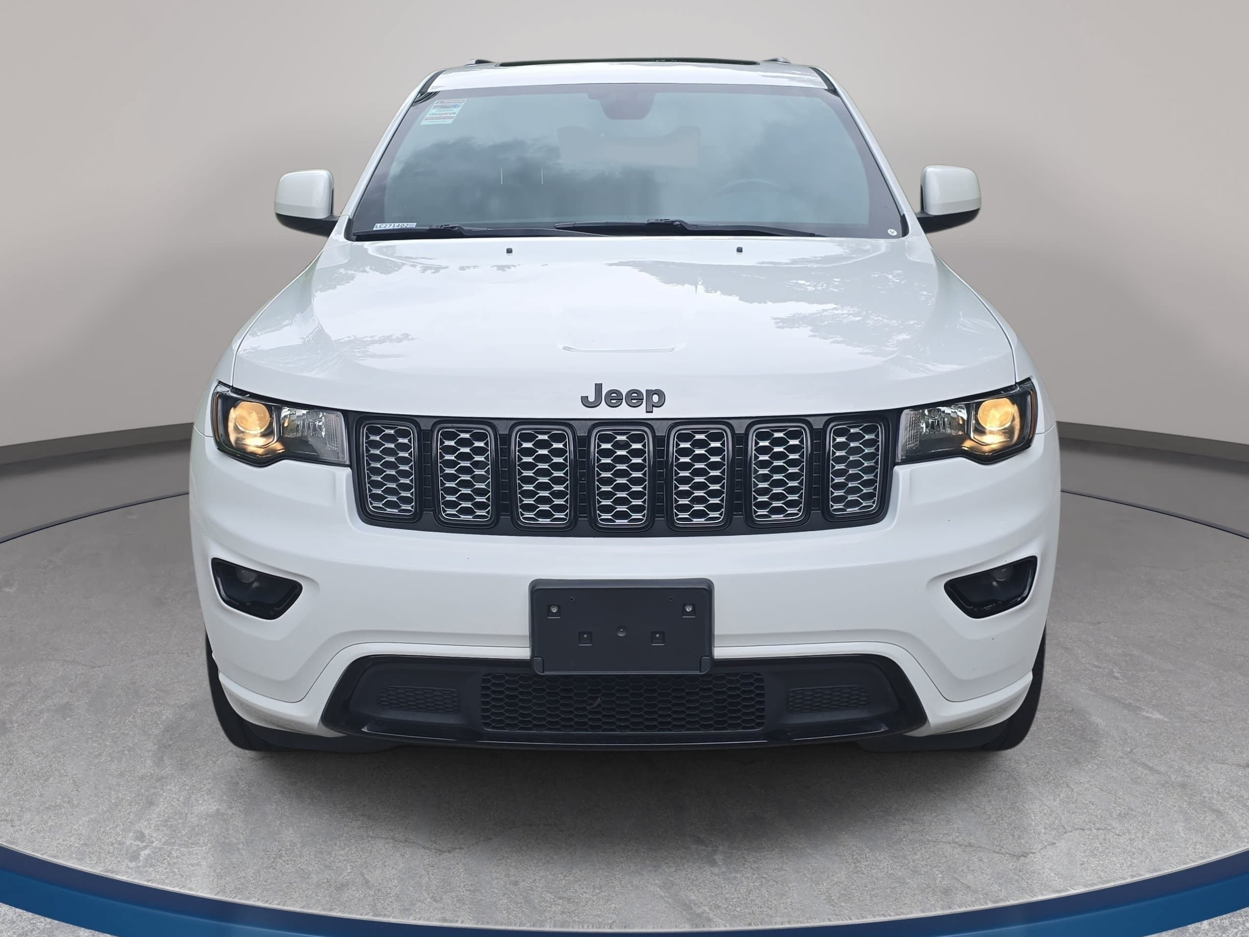 Used 2020 Jeep Grand Cherokee Altitude AWD/4WD image 2