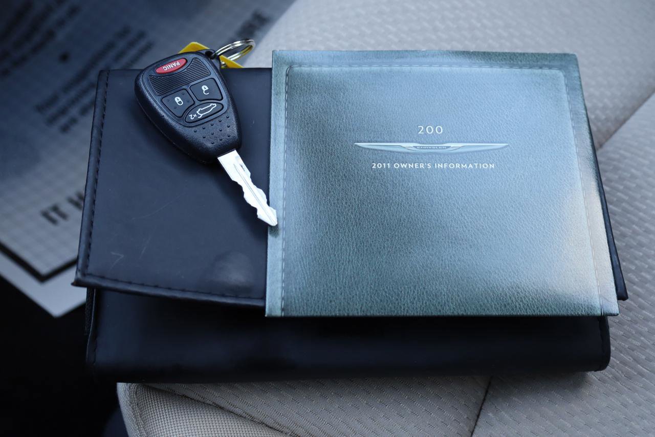Used 2011 Chrysler 200 LX image 11