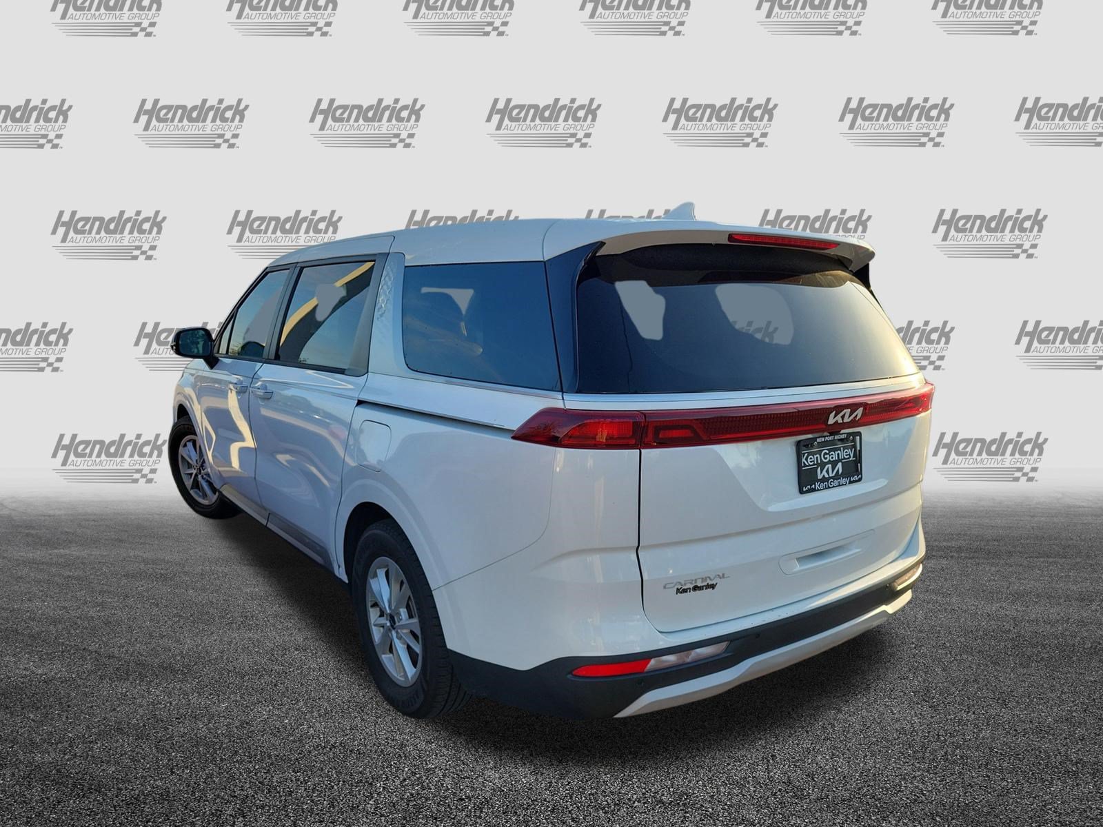 Used 2023 Kia Carnival LX FWD image 8