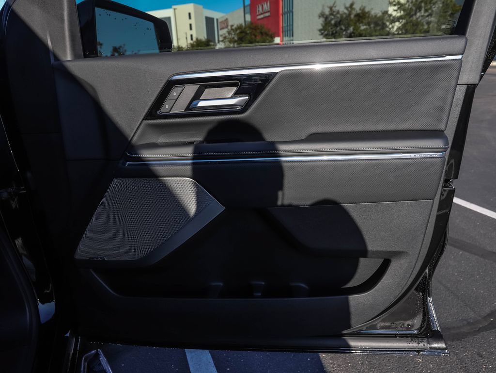 Used 2025 GMC Sierra EV Denali AWD/4WD image 25