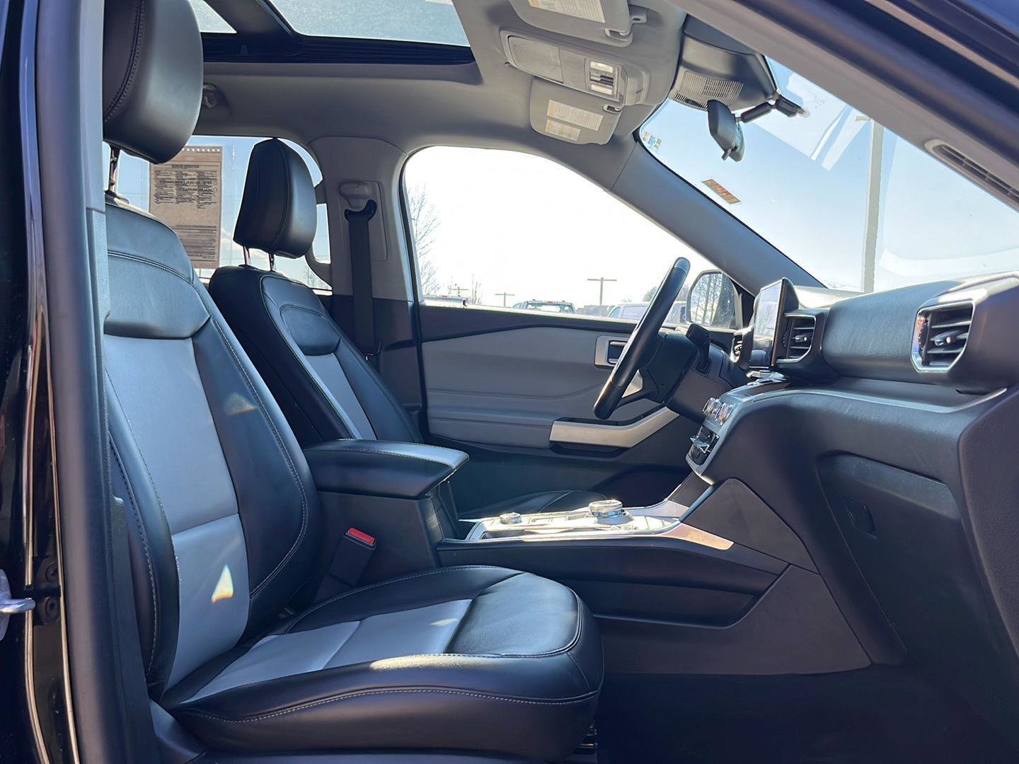 Used 2023 Ford Explorer XLT w/ Equipment Group 202A image 33