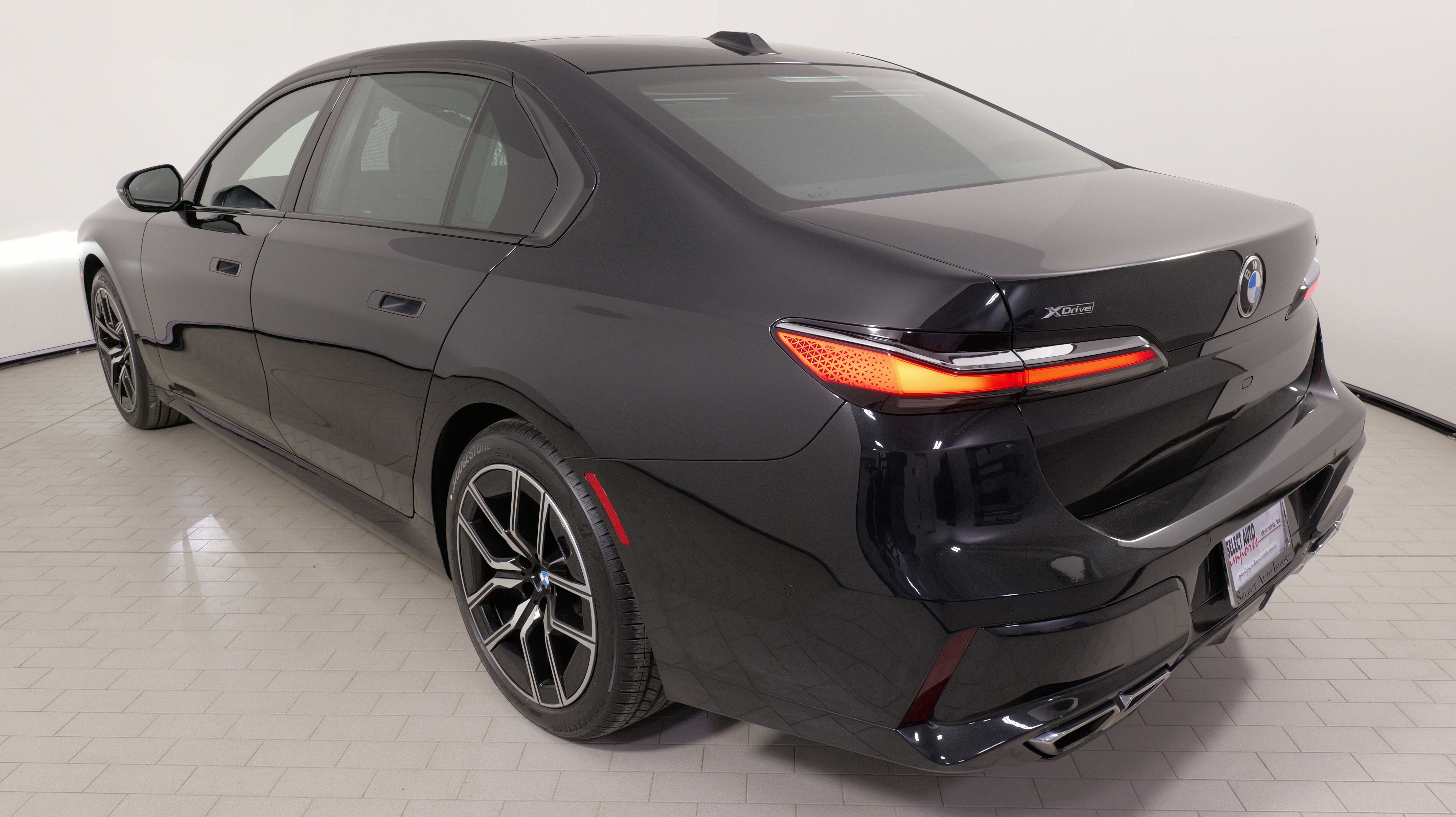 Used 2023 BMW 760i xDrive image 11