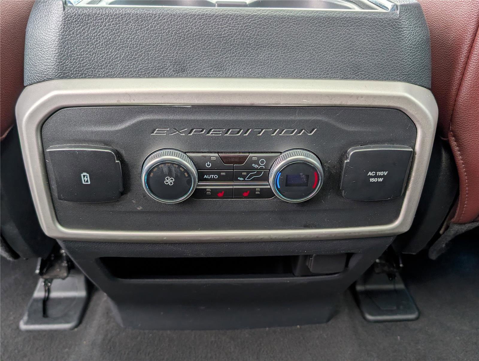 Used 2024 Ford Expedition Limited image 17