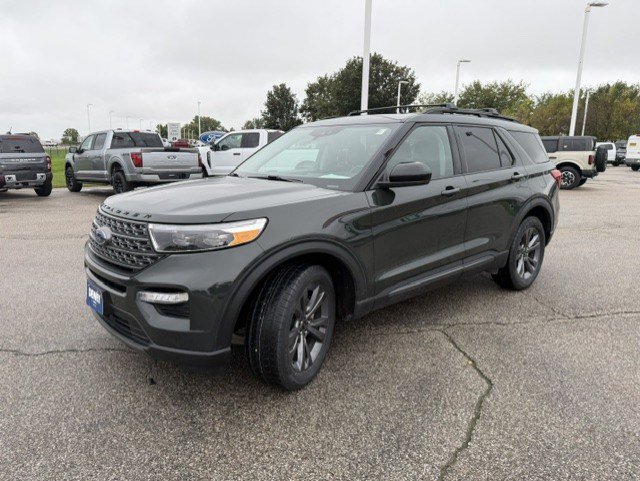Certified 2023 Ford Explorer XLT w/ Equipment Group 202A AWD/4WD image 3
