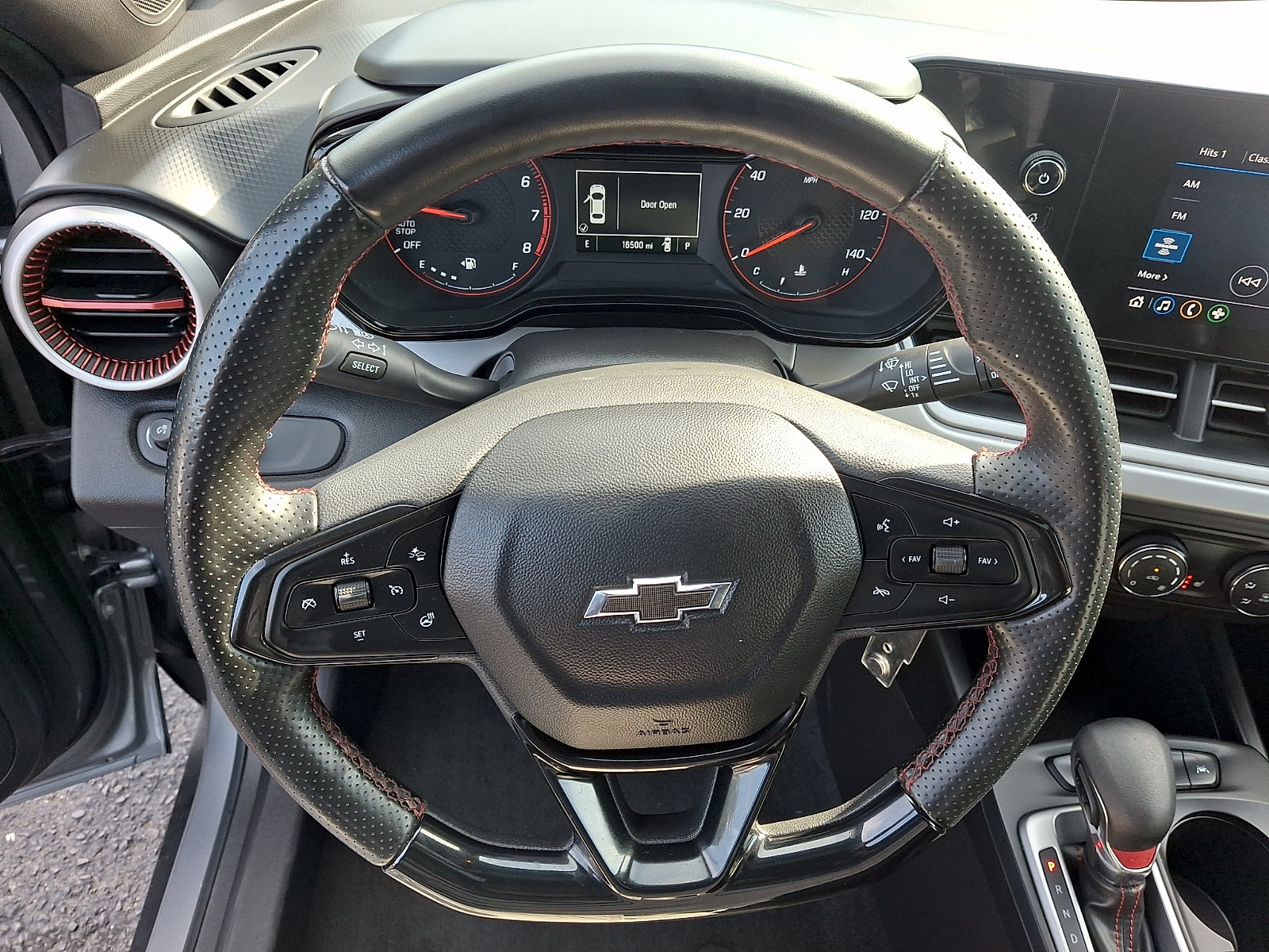 Used 2025 Chevrolet Trax RS w/ Sunroof Package FWD image 19