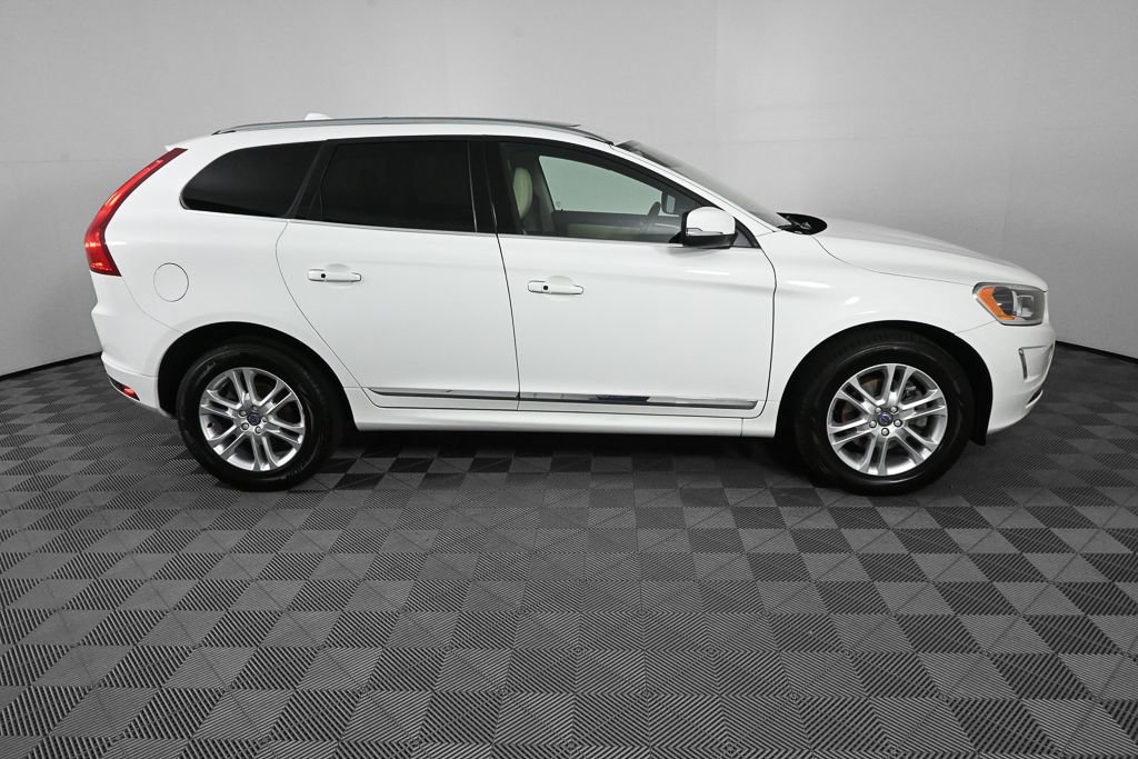 Used 2016 Volvo XC60 T5 Premier w/ Proximity Package FWD image 23