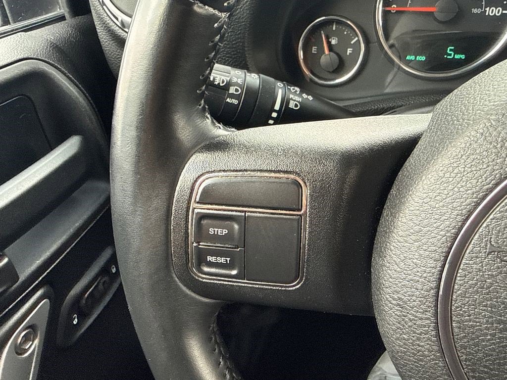 Used 2013 Jeep Wrangler Unlimited Sahara image 22