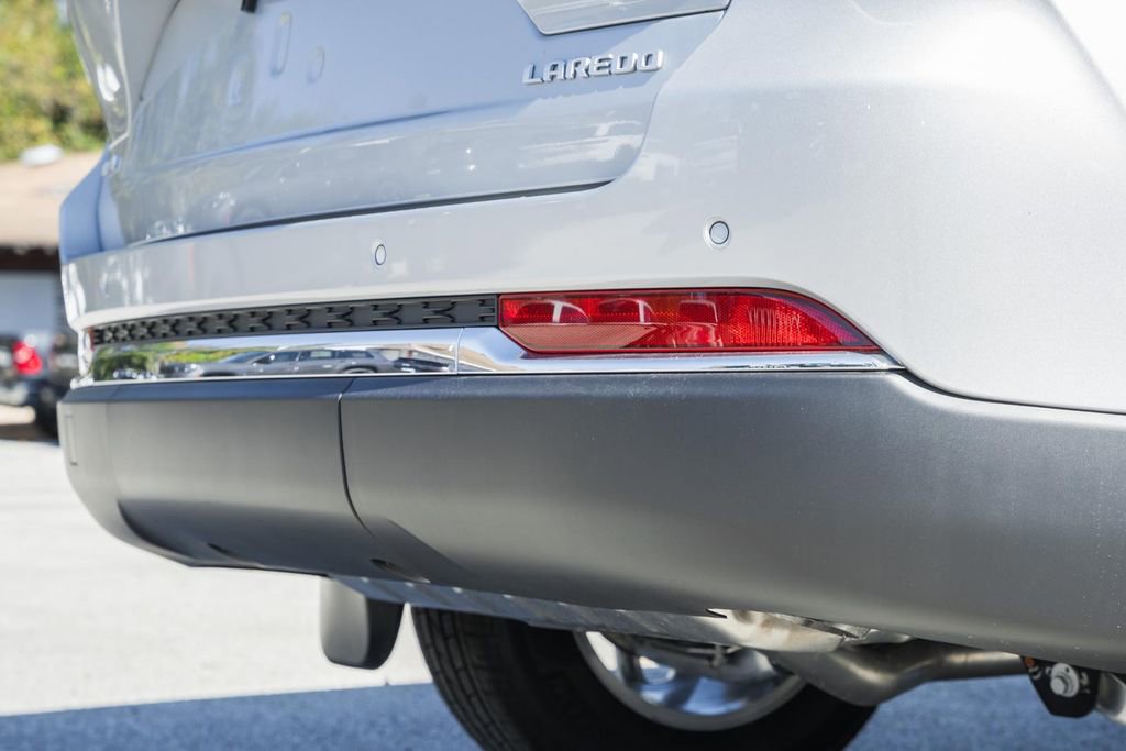 New 2025 Jeep Grand Cherokee Laredo X w/ Luxury Tech Group I image 9