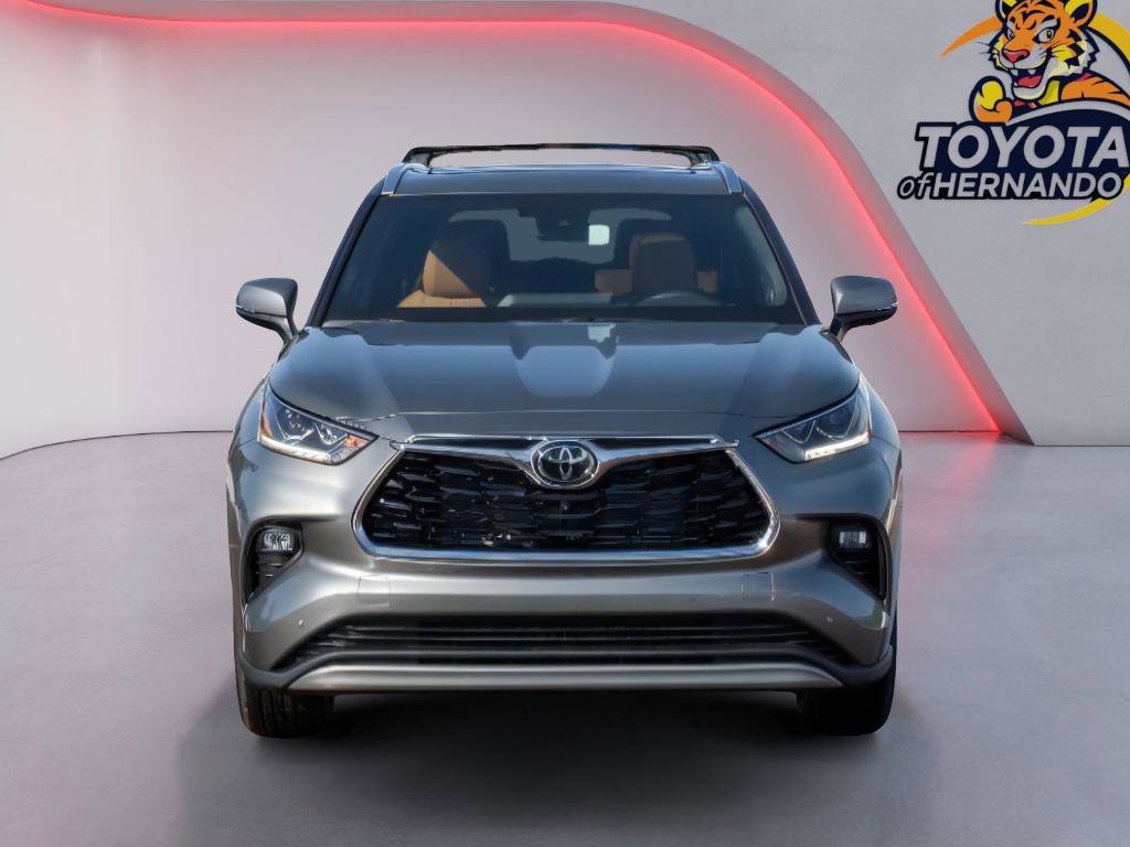 New 2026 Toyota Highlander Platinum image 2