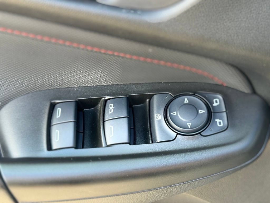 Used 2025 Chevrolet TrailBlazer RS w/ Convenience Package AWD/4WD image 23
