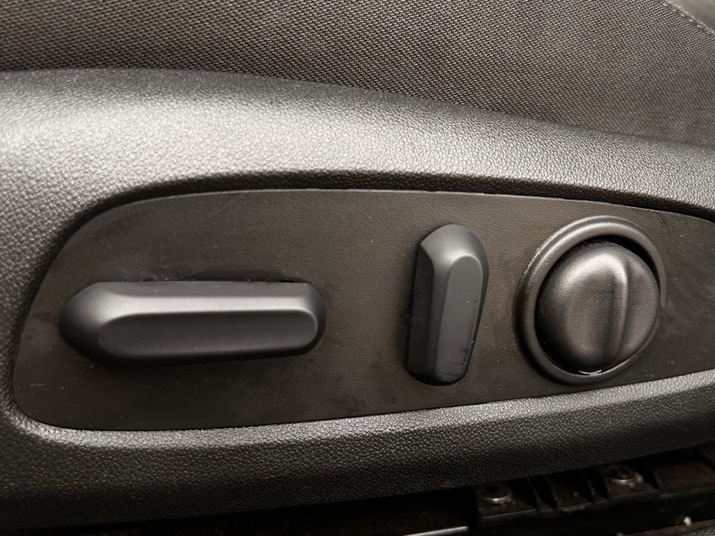 Used 2025 Chevrolet Malibu LT FWD image 26