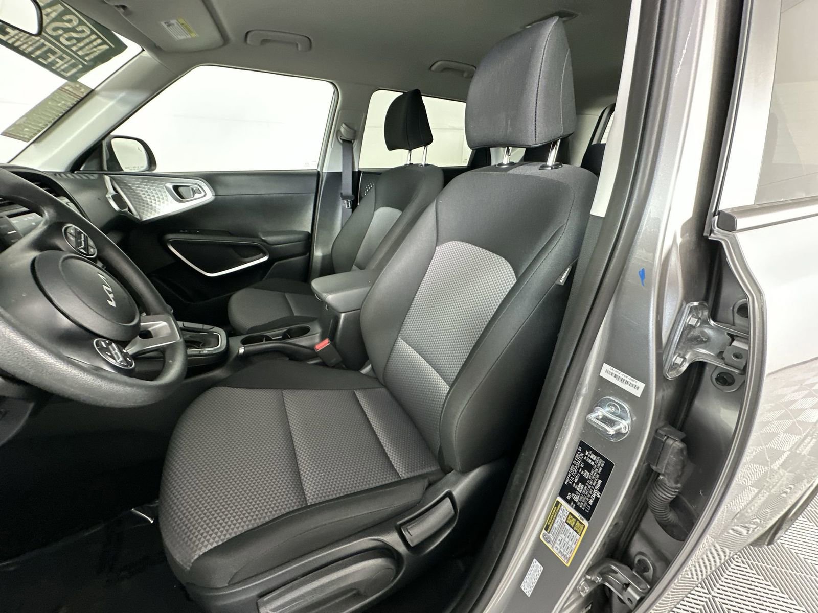 Used 2025 Kia Soul LX w/ LX Technology Package FWD image 11