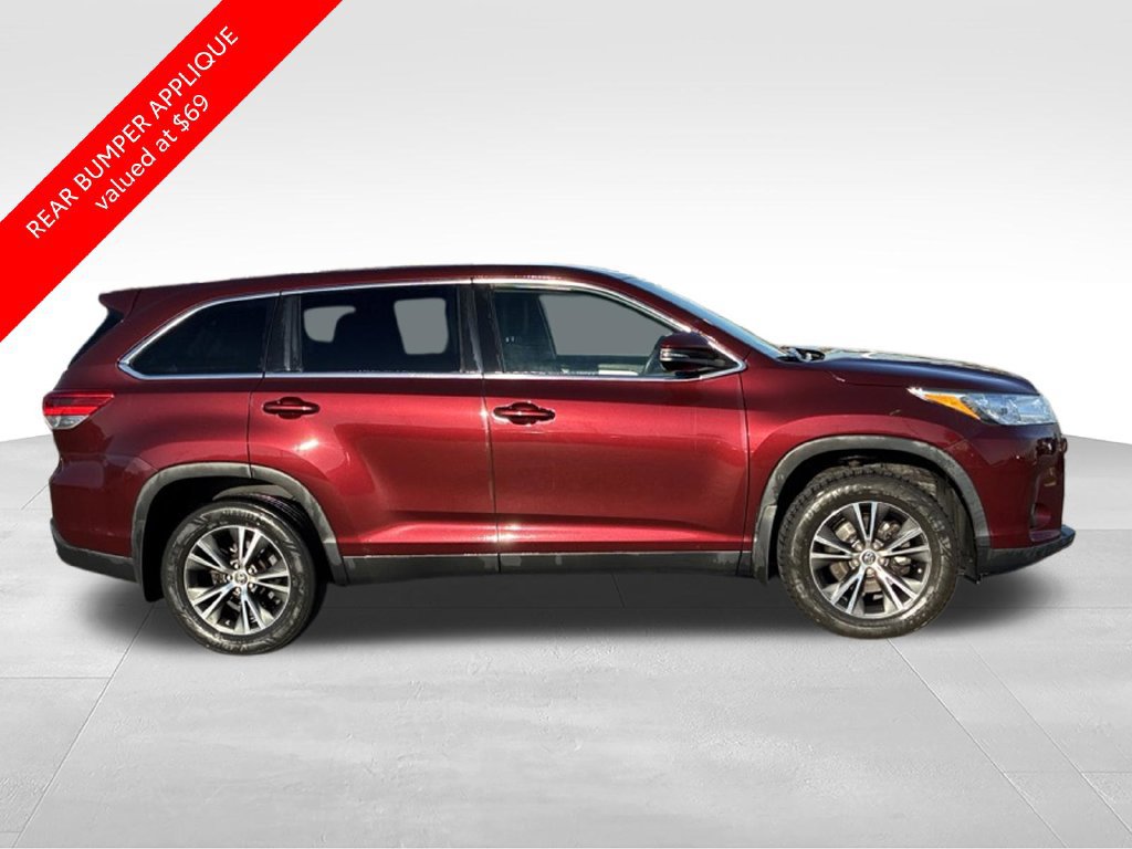 Used 2019 Toyota Highlander LE AWD/4WD image 8