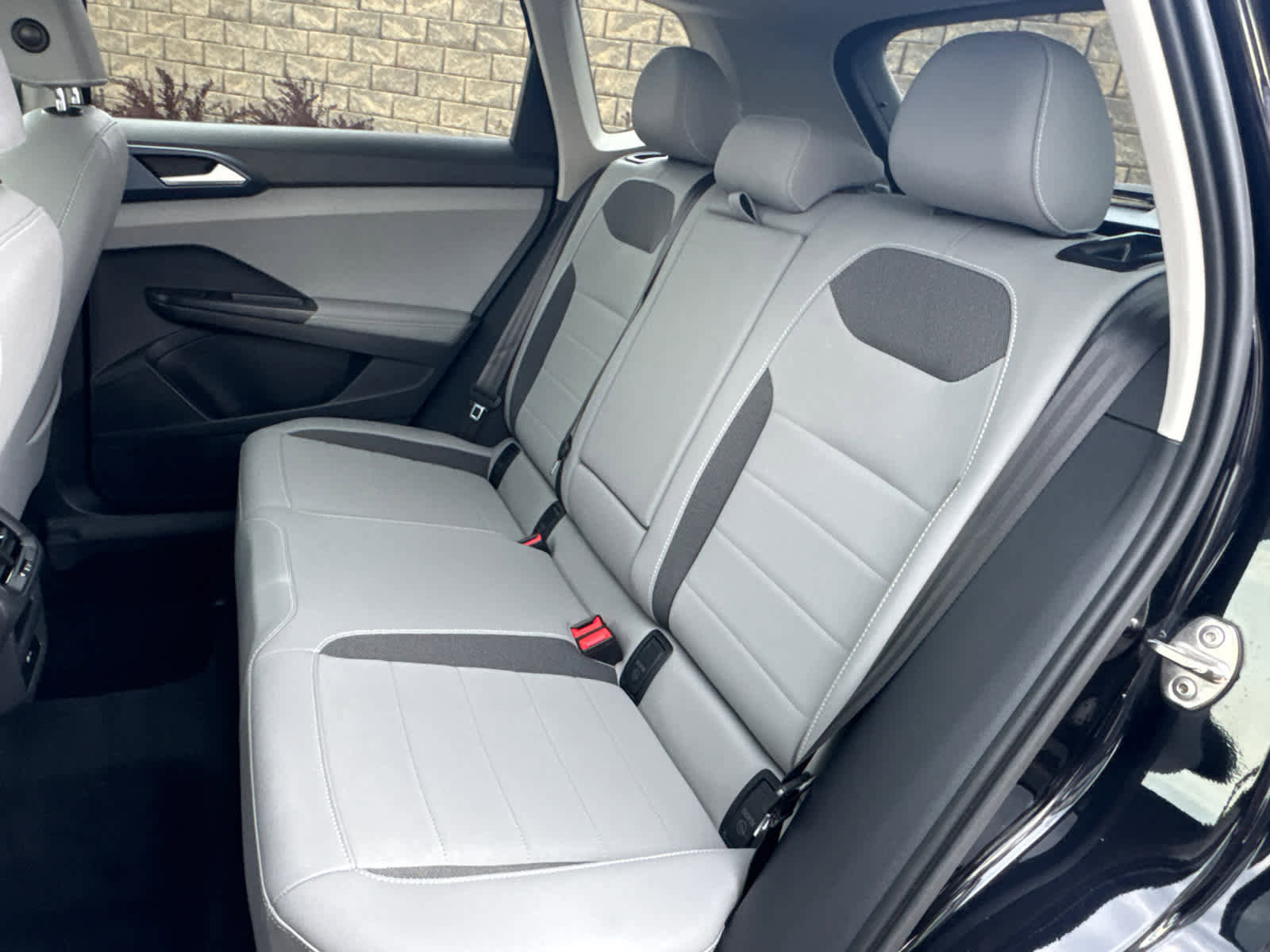 Certified 2024 Volkswagen Taos SE image 12