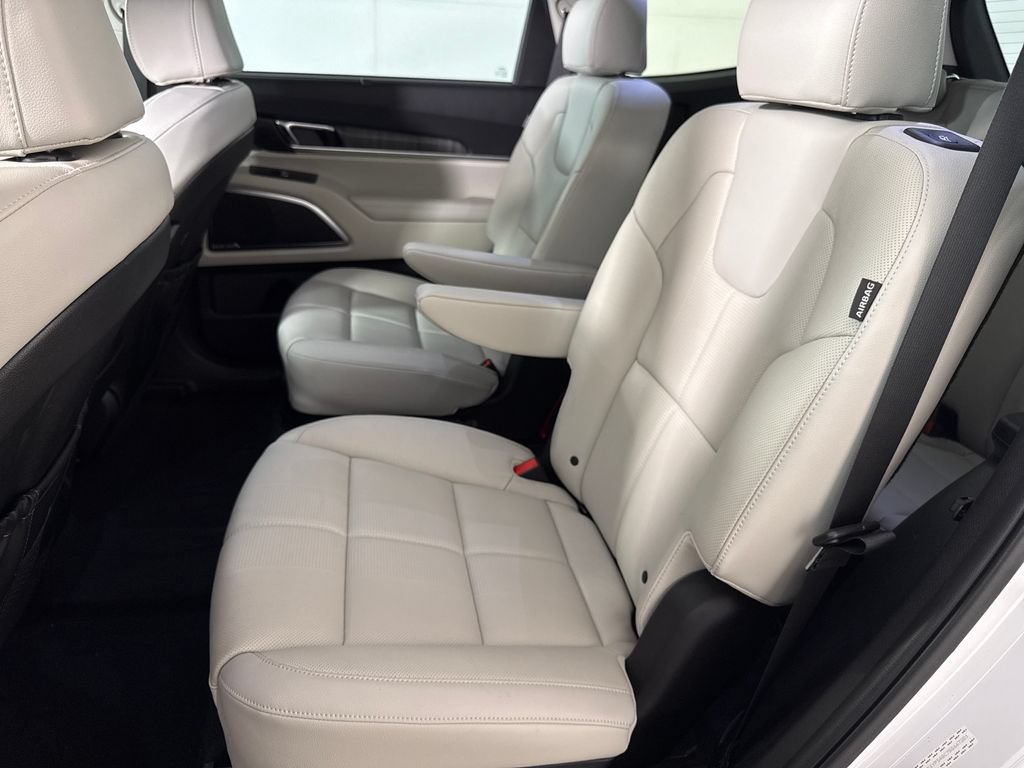Used 2025 Kia Telluride SX w/ SX Captain's Chair Package FWD image 13