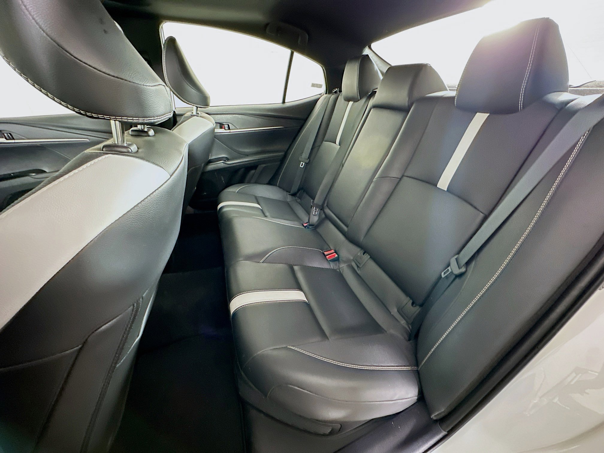 Used 2025 Toyota Camry SE w/ Convenience Package image 27