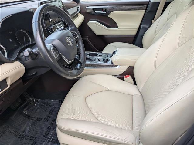 Used 2020 Toyota Highlander Limited image 16