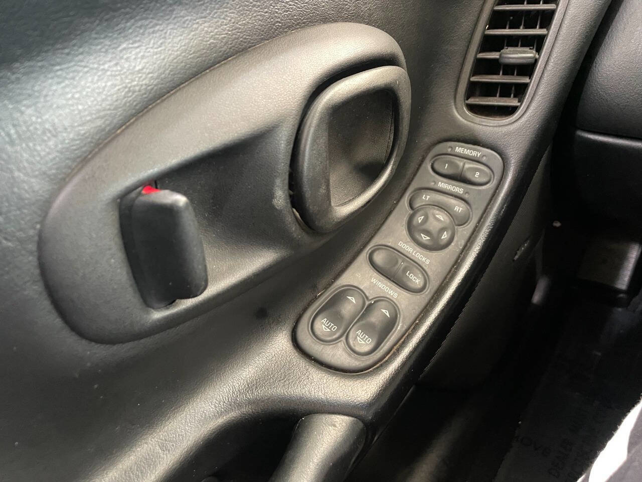 Used 2004 Chevrolet Corvette Z06 w/ Memory Package image 30