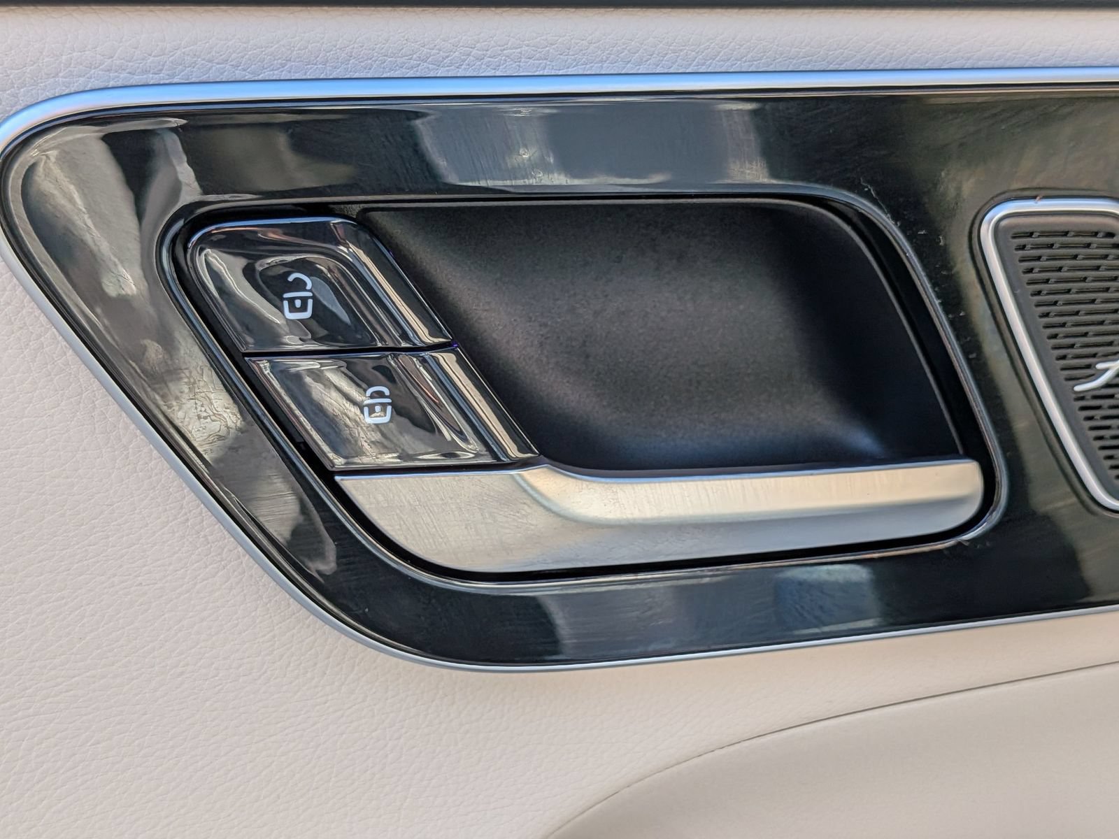 Used 2023 Mercedes-Benz GLC 300 4MATIC w/ Exclusive Trim Package image 29