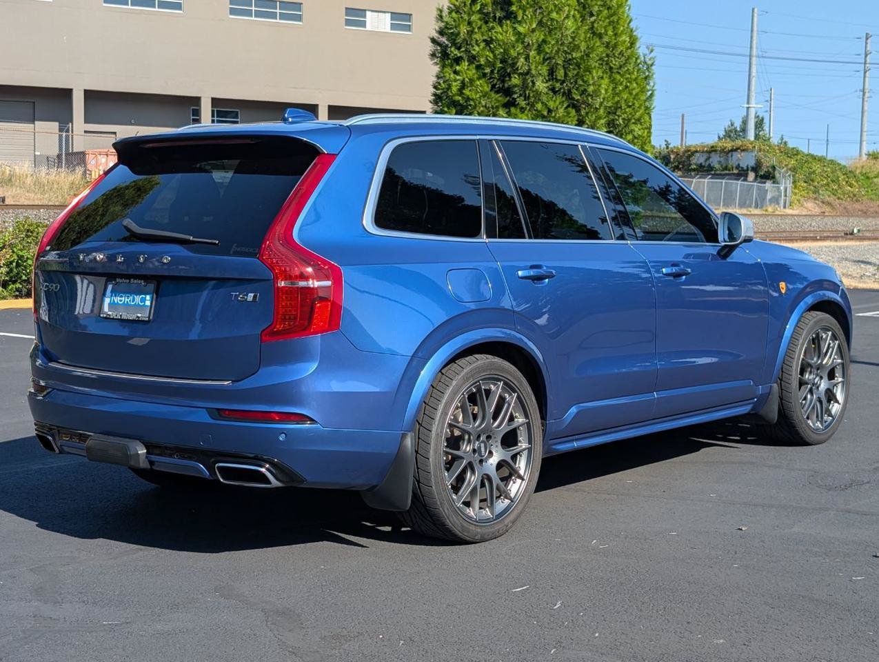 Used 2016 Volvo XC90 T6 R-Design w/ Protection Package Plus AWD/4WD image 7