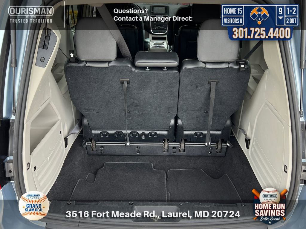 Used 2016 Chrysler Town & Country Touring-L FWD image 19