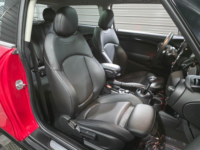 Used 2019 MINI Cooper S w/ Signature Upholstery Package FWD image 13