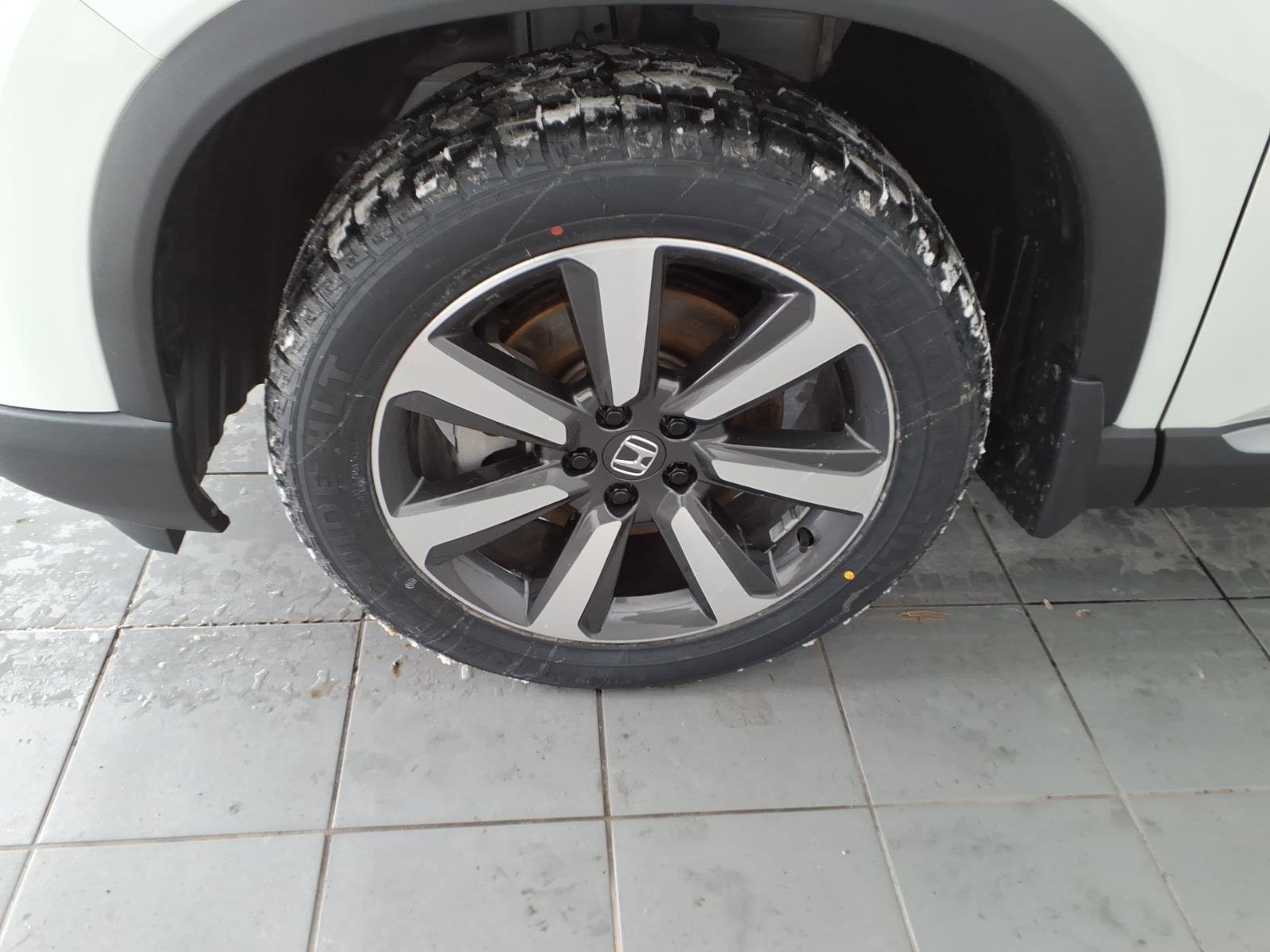 Certified 2023 Honda Pilot Touring image 9