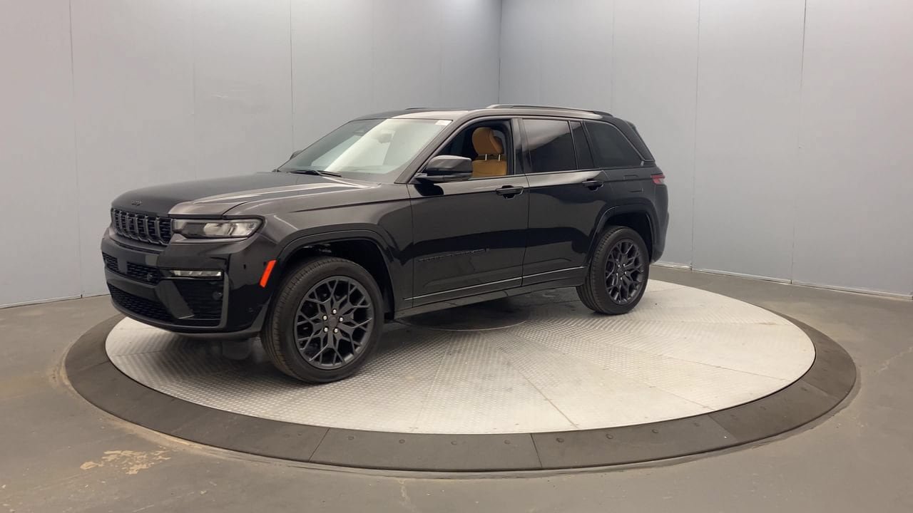 Used 2026 Jeep Grand Cherokee Summit w/ Obsidian Package AWD/4WD image 9
