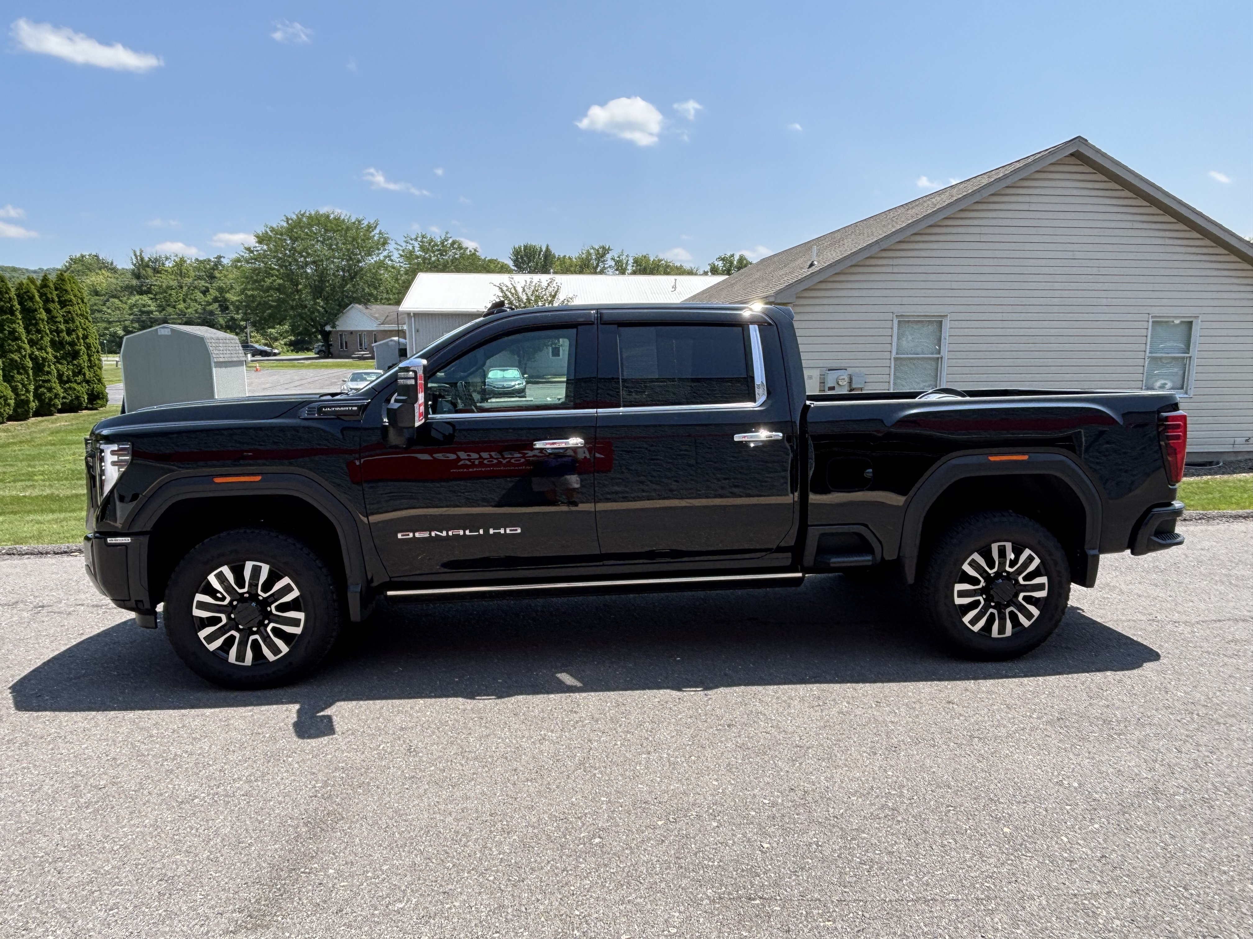Used 2025 GMC Sierra 3500 Denali Ultimate w/ LPO, GMC Protection Package AWD/4WD image 6