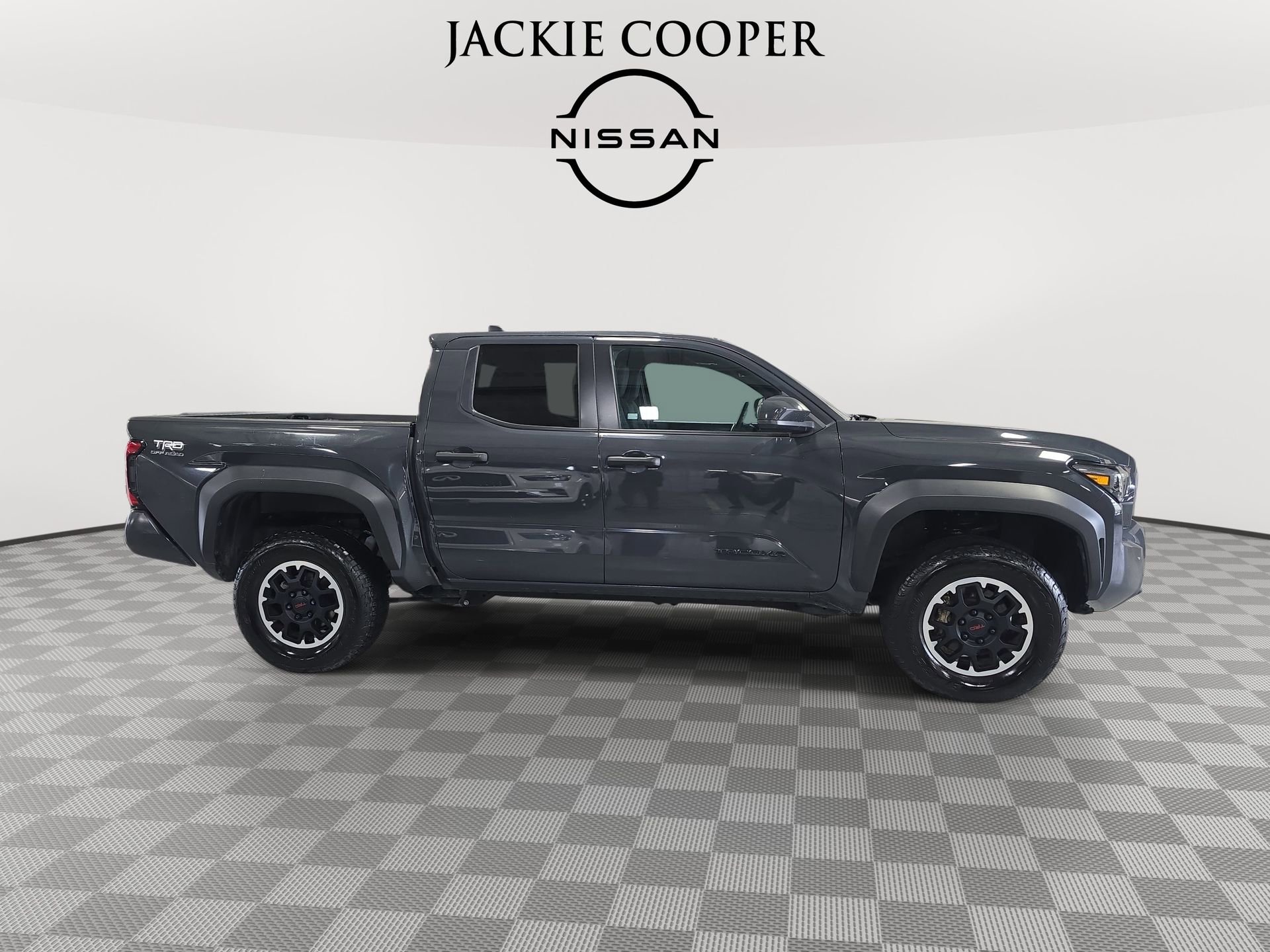 Used 2024 Toyota Tacoma TRD Off-Road AWD/4WD image 4