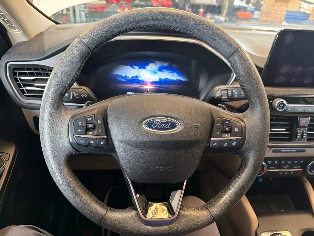 Used 2020 Ford Escape Titanium w/ Titanium Premium Package 2.0 AWD/4WD image 11