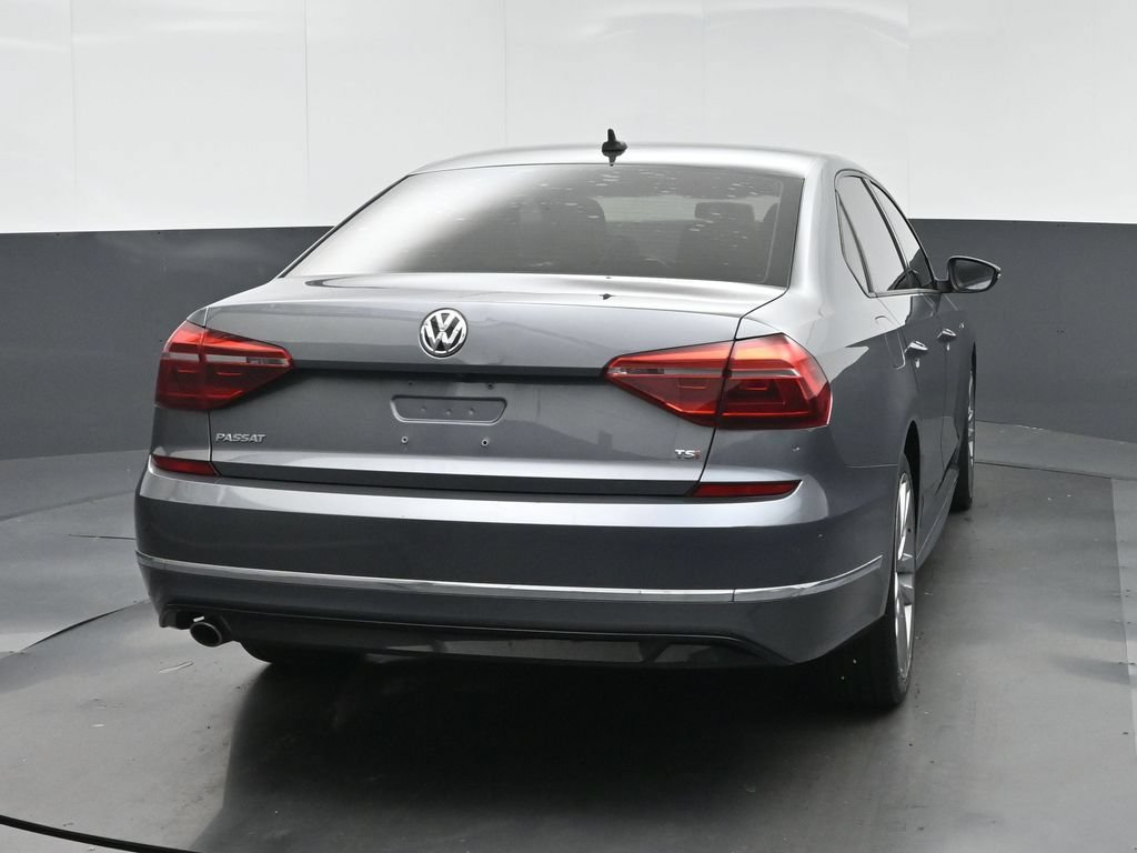 Used 2018 Volkswagen Passat 2.0T R-Line FWD image 6
