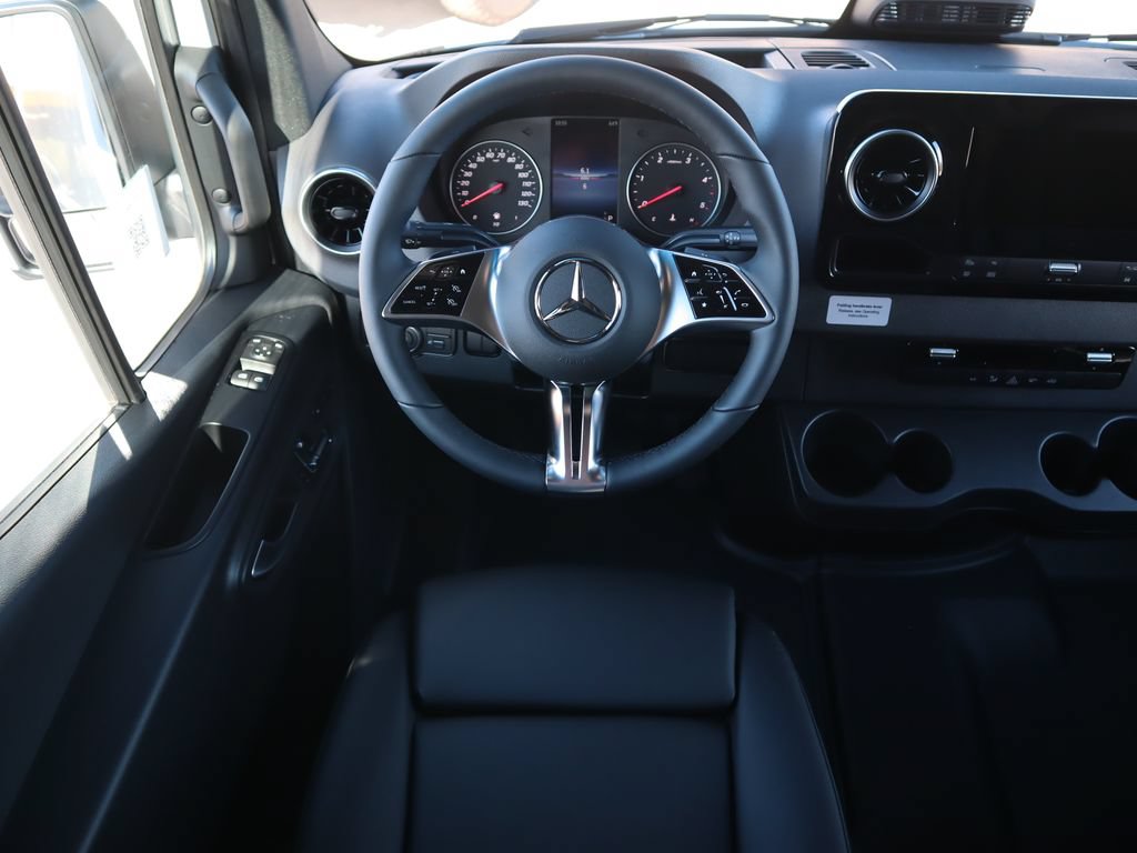 Used 2025 Mercedes-Benz Sprinter 2500 image 11