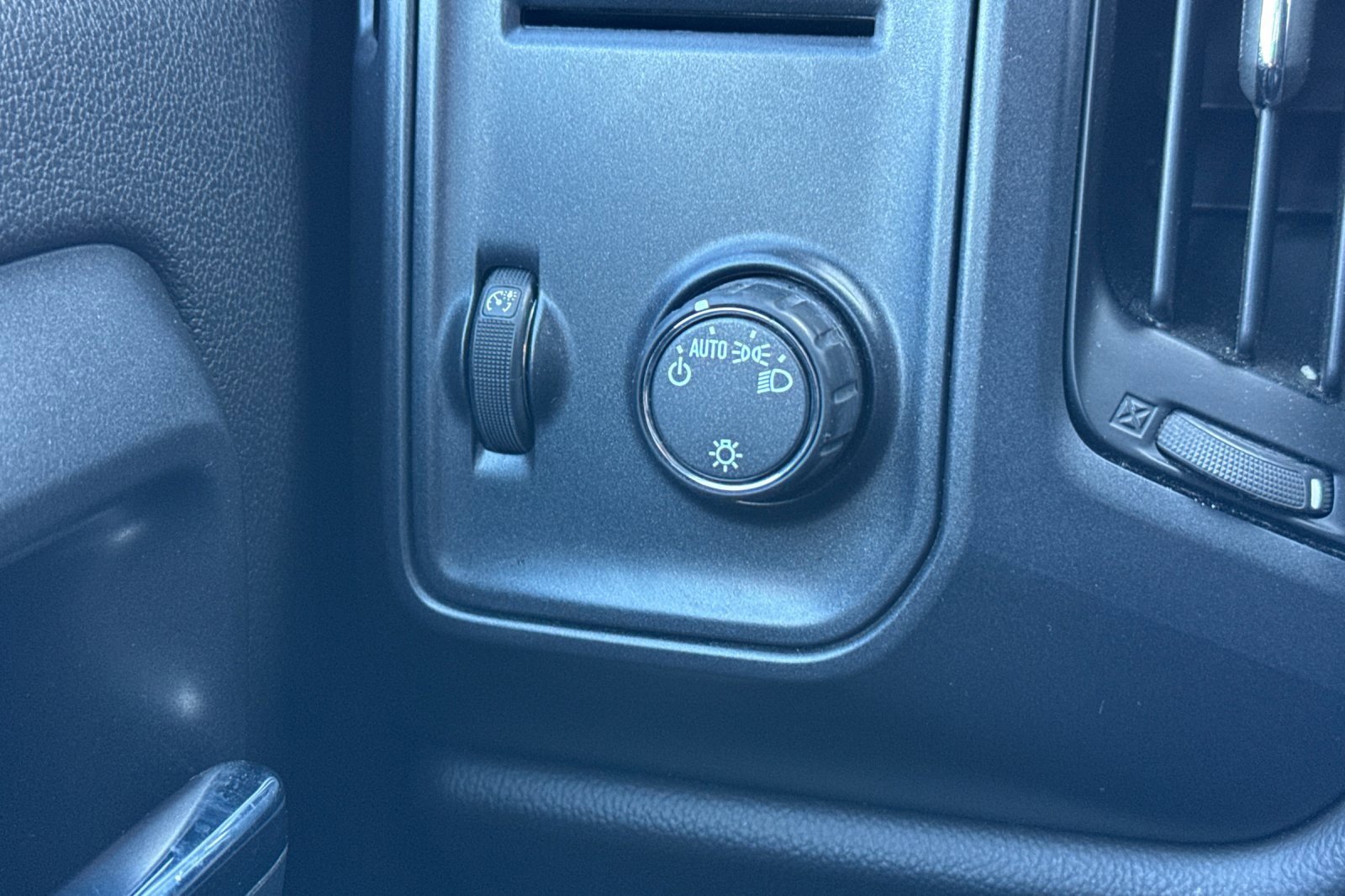 Used 2018 Chevrolet Silverado 1500 Custom w/ Custom Value Package image 36